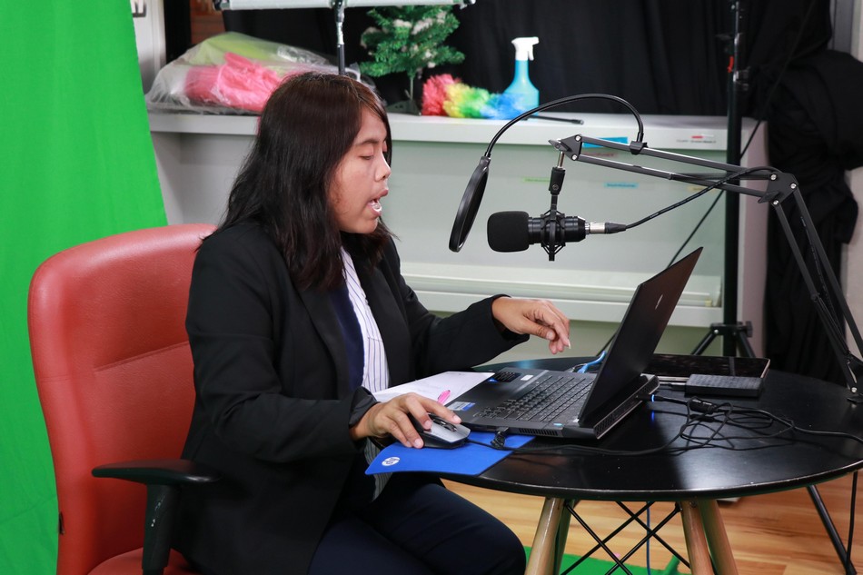 กองเทคโนโลยีสารสนเทศ โดยฝ่ายพัฒนาสื่อผสม ได้จัดอบรมเรื่อง การสร้างงานนำเสนอ slide presentation canva ให้กับ บัณฑิตศึกษา มหาวิทยาลัยจุฬาลงกรณราชวิทยาลัย