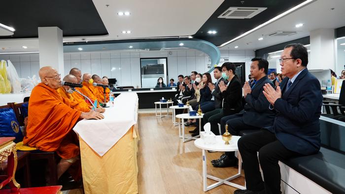 ผู้บริหารกอง IT และบุคลากร กอง IT ได้จัดทำบุญถวายภัตตาหารเพลและกิจกรรมสังสรรค์ปีใหม่ 2568